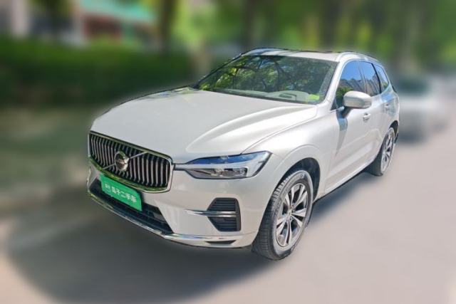 Volvo XC60 2022 B5 4x4 Zhiyi Luxury Edition مستعملة