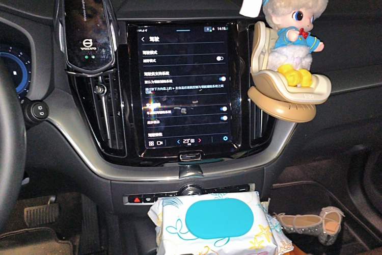 Used Volvo XC60 2022 B5 4x4 Zhiyi Luxury Edition Audio And AC Panel