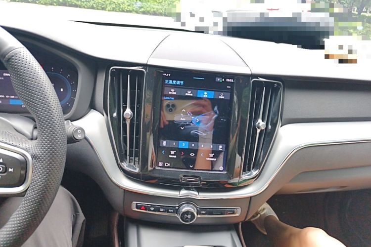Used Volvo XC60 2022 B5 4x4 Zhiyi Luxury Edition Audio And AC Panel