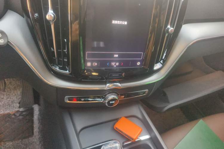 Used Volvo XC60 2022 B5 4x4 Zhiyi Luxury Edition Audio And AC Panel