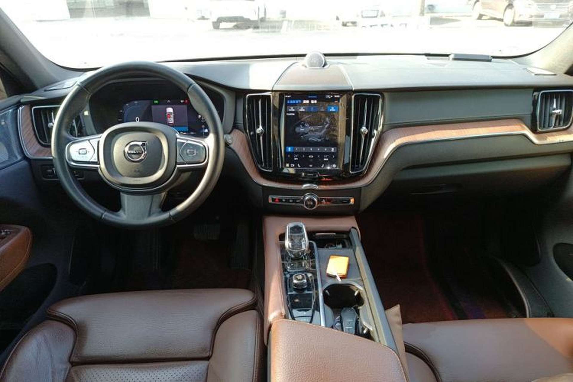 Used Volvo XC60 2022 B5 4x4 Zhiya Luxury Edition Center Console