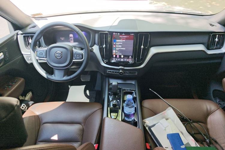 Used Volvo XC60 2022 B5 4x4 Zhiyi Luxury Edition Center Console