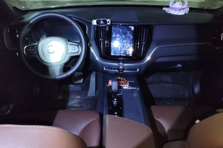 Used Volvo XC60 2022 B5 4x4 Zhiyi Luxury Edition Center Console