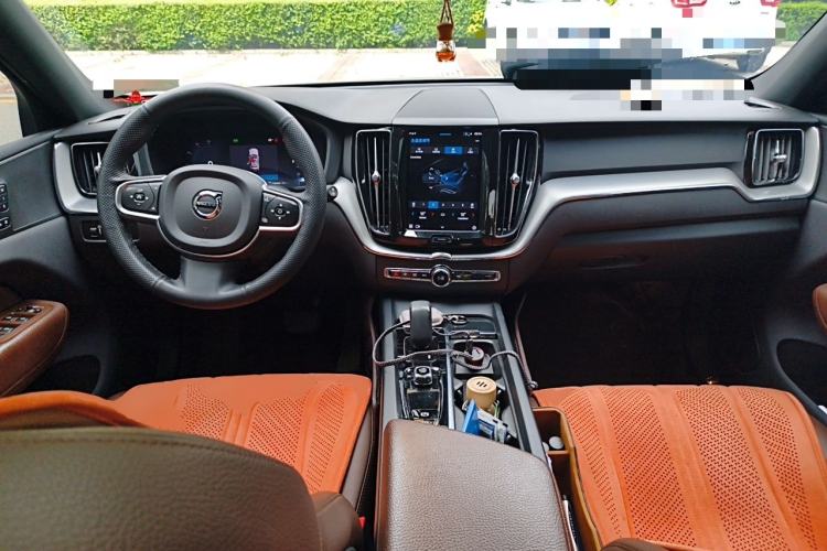 Used Volvo XC60 2022 B5 4x4 Zhiyi Luxury Edition Center Console