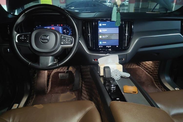 Used Volvo XC60 2022 B5 4x4 Zhiyi Sport Edition Center Console