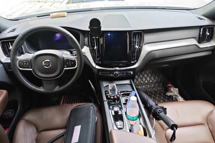Used Volvo XC60 2022 B5 4x4 Zhiyi Luxury Edition Center Console