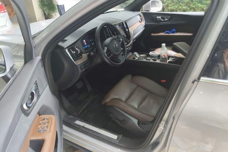 Used Volvo XC60 2022 B5 4x4 Smart Luxury Edition Driver Seat