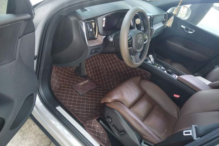 Used Volvo XC60 2022 B5 4x4 Smart Luxury Edition Driver Seat