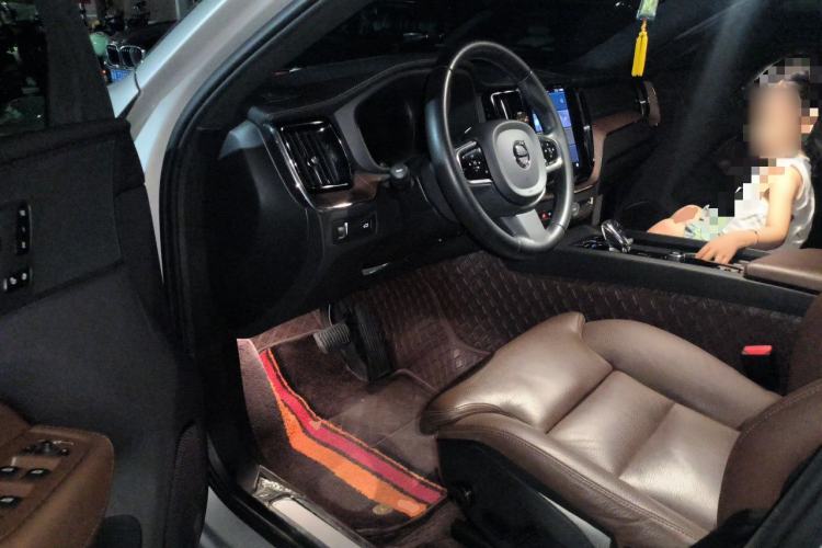Used Volvo XC60 2022 B5 4x4 Smart Luxury Edition Driver Seat
