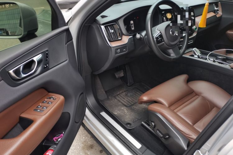 Used Volvo XC60 2022 B5 4x4 Smart Luxury Edition Driver Seat