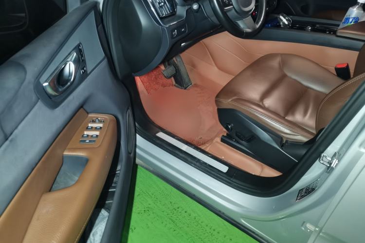 Used Volvo XC60 2022 B5 4x4 Zhiyi Luxury Edition Driver Seat