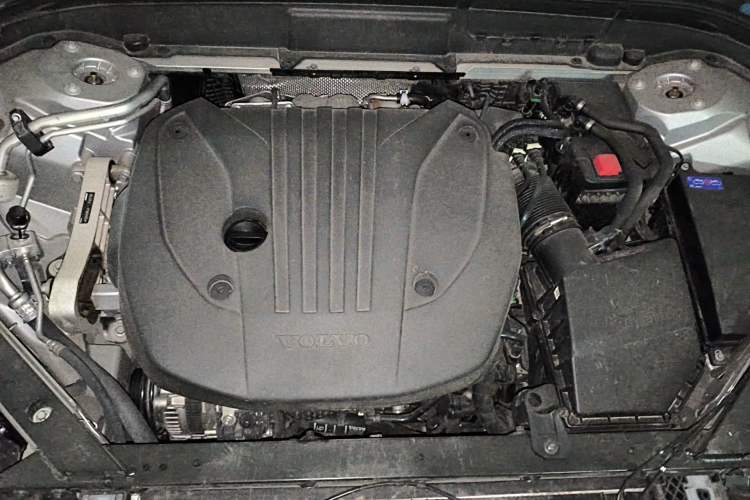 Used Volvo XC60 2022 B5 4x4 Zhiyi Luxury Edition Engine Bay