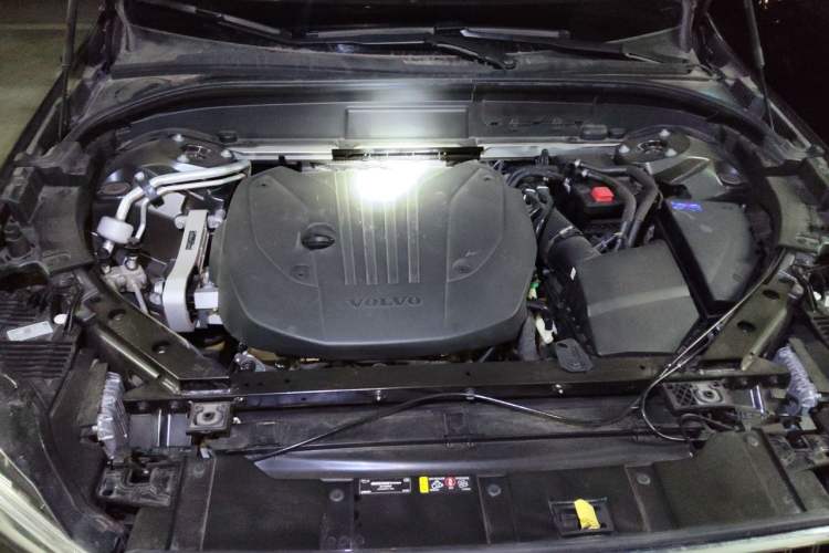 Used Volvo XC60 2022 B5 4x4 Zhiyi Luxury Edition Engine Bay
