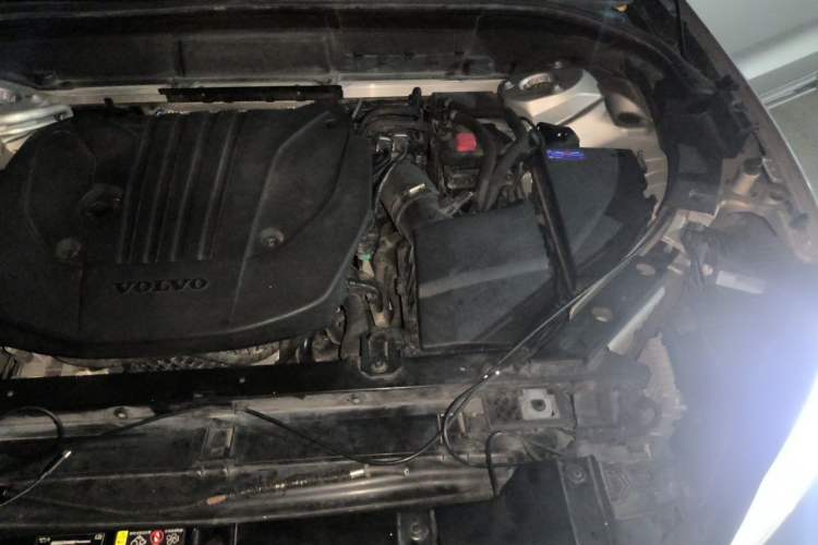 Used Volvo XC60 2022 B5 4x4 Smart Luxury Edition Engine Bay Left