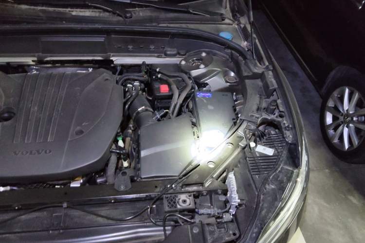 Used Volvo XC60 2022 B5 4x4 Zhiyi Luxury Edition Engine Bay Left