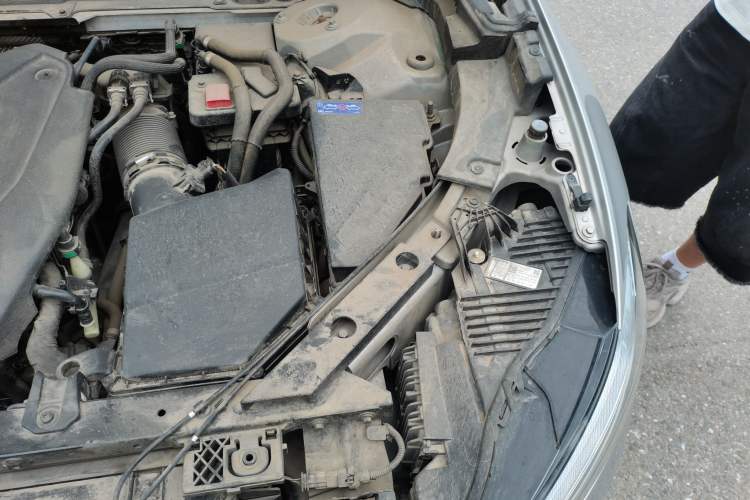 Used Volvo XC60 2022 B5 4x4 Smart Luxury Edition Engine Bay Left