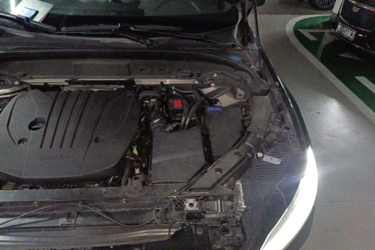 Used Volvo XC60 2022 B5 4x4 Smart Luxury Edition Engine Bay Left