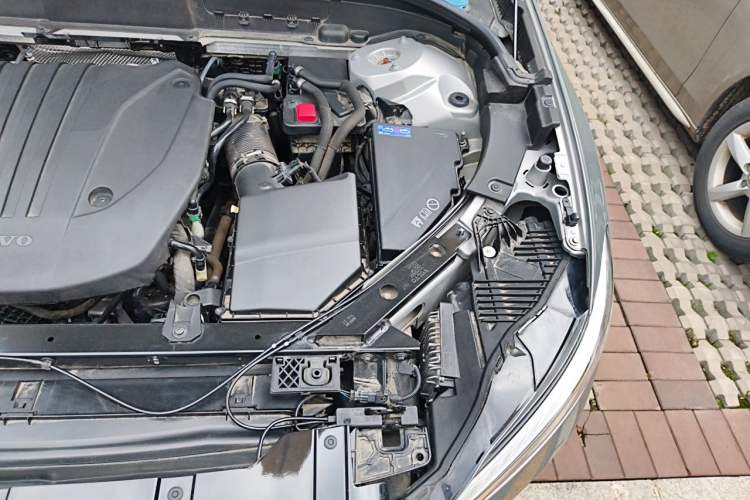 Used Volvo XC60 2022 B5 4x4 Zhiyi Luxury Edition Engine Bay Left
