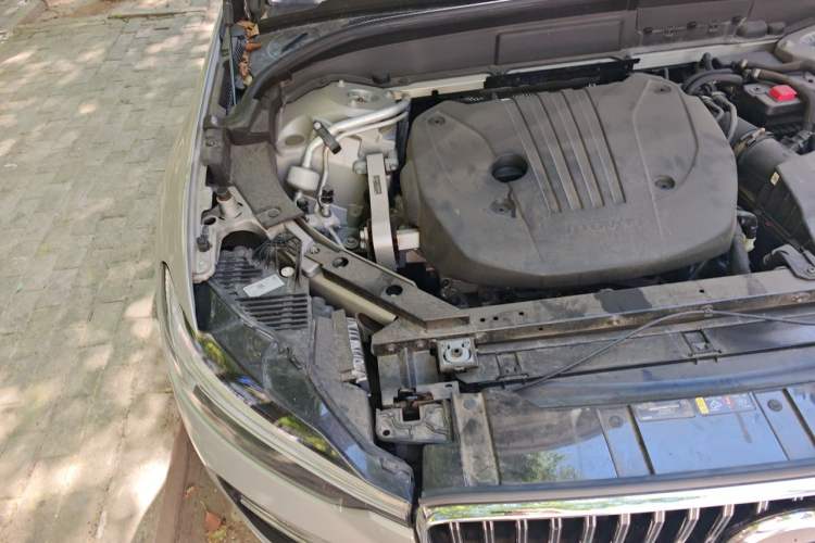 Used Volvo XC60 2022 B5 4x4 Zhiyi Luxury Edition Engine Bay Right