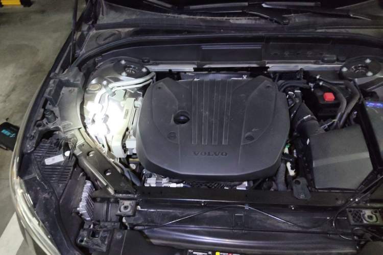 Used Volvo XC60 2022 B5 4x4 Zhiyi Luxury Edition Engine Bay Right