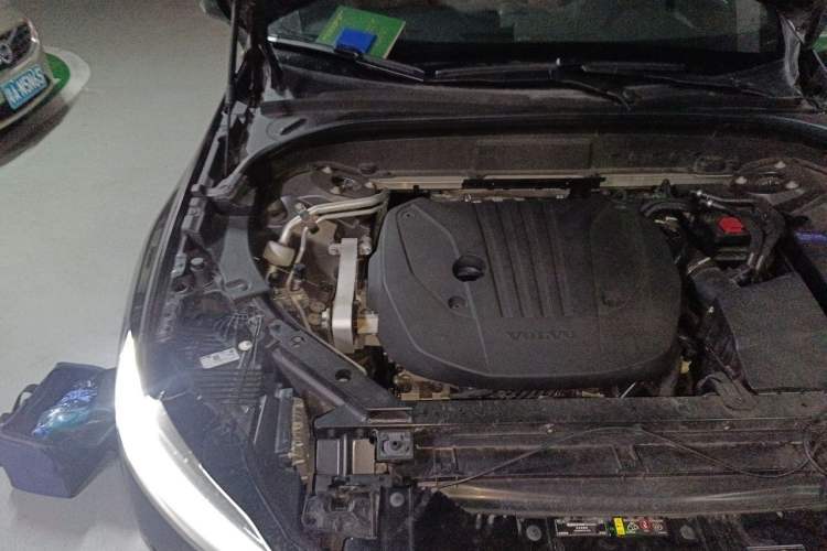Used Volvo XC60 2022 B5 4x4 Smart Luxury Edition Engine Bay Right