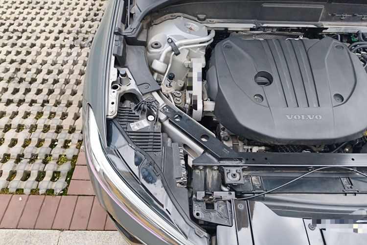 Used Volvo XC60 2022 B5 4x4 Zhiyi Luxury Edition Engine Bay Right