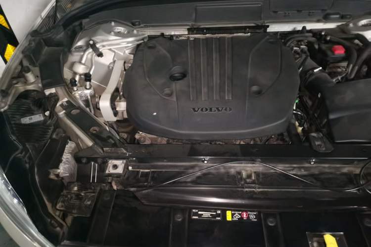 Used Volvo XC60 2022 B5 4x4 Zhiyi Luxury Edition Engine Bay Right