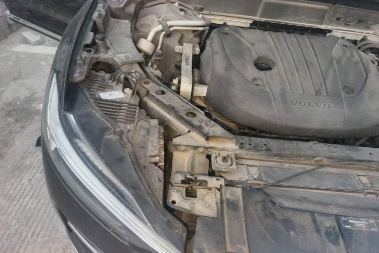 Used Volvo XC60 2022 B5 4x4 Zhiyi Luxury Edition Engine Bay Right