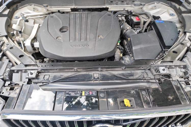 Used Volvo XC60 2022 B5 4x4 Zhiyi Luxury Edition Engine Bay