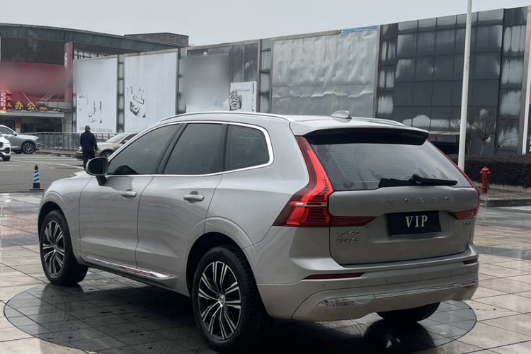 Used Volvo XC60 2022 B5 4x4 Smart Luxury Edition Exterior 3