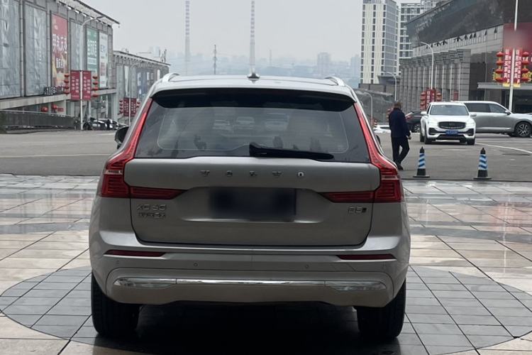 Used Volvo XC60 2022 B5 4x4 Smart Luxury Edition Exterior 4