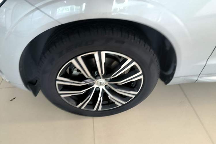 Used Volvo XC60 2022 B5 4x4 Smart Luxury Edition Exterior 4
