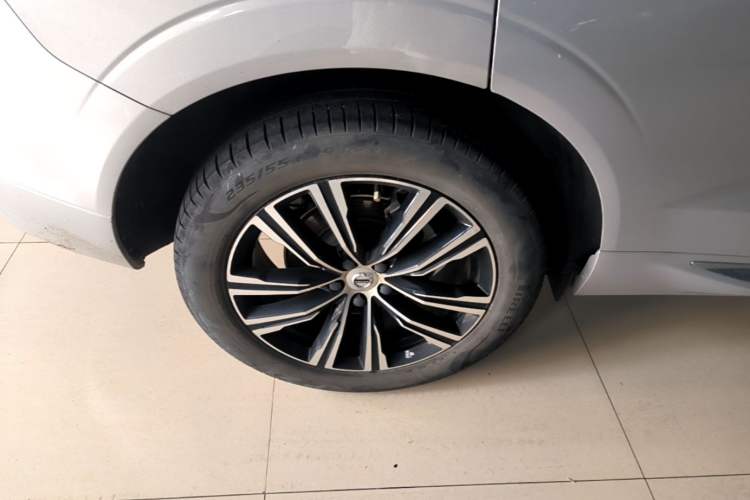 Used Volvo XC60 2022 B5 4x4 Smart Luxury Edition Exterior 5