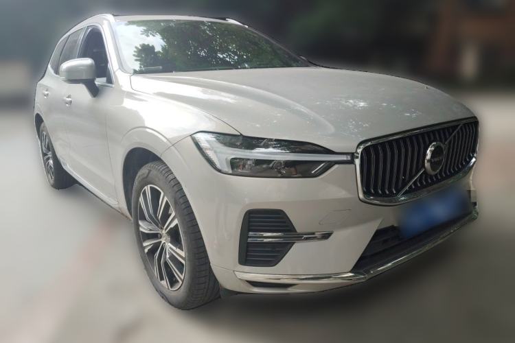 Used Volvo XC60 2022 B5 4x4 Smart Luxury Edition Front Right 45 Deg