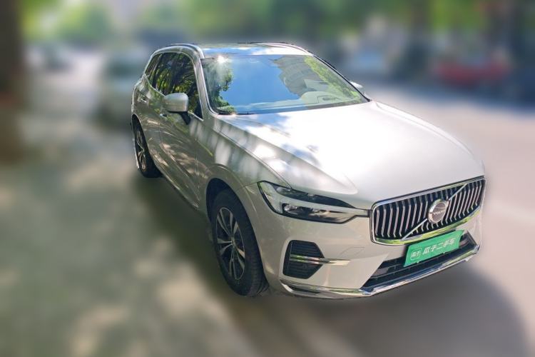 Used Volvo XC60 2022 B5 4x4 Zhiyi Luxury Edition Front Right 45 Deg