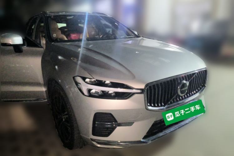 Used Volvo XC60 2022 B5 4x4 Smart Luxury Edition Front Right 45 Deg
