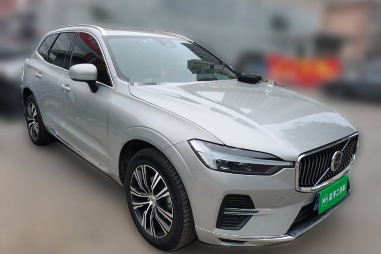 Used Volvo XC60 2022 B5 4x4 Smart Luxury Edition Front Right 45 Deg