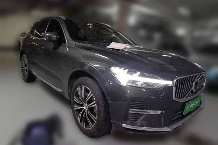 Used Volvo XC60 2022 B5 4x4 Smart Luxury Edition Front Right 45 Deg