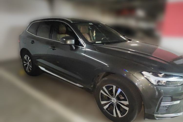 Used Volvo XC60 2022 B5 4x4 Zhiyi Sport Edition Front Right 45 Deg