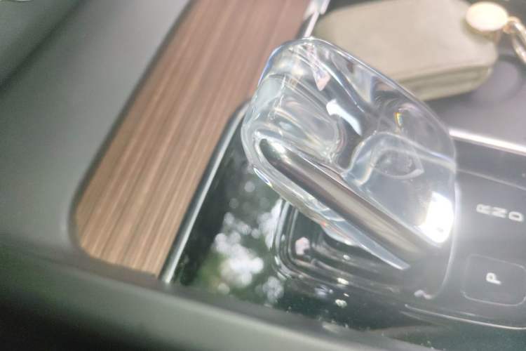 Used Volvo XC60 2022 B5 4x4 Smart Luxury Edition Gear Lever