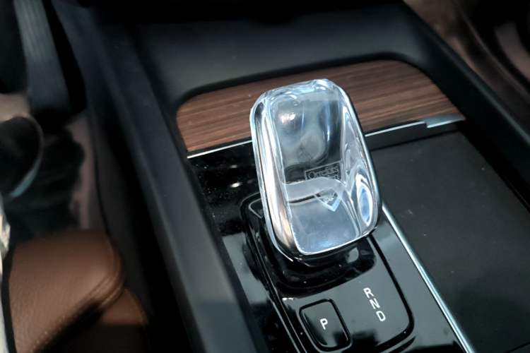 Used Volvo XC60 2022 B5 4x4 Smart Luxury Edition Gear Lever
