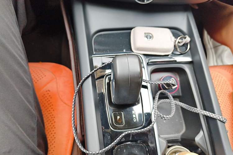 Used Volvo XC60 2022 B5 4x4 Zhiyi Luxury Edition Gear Lever