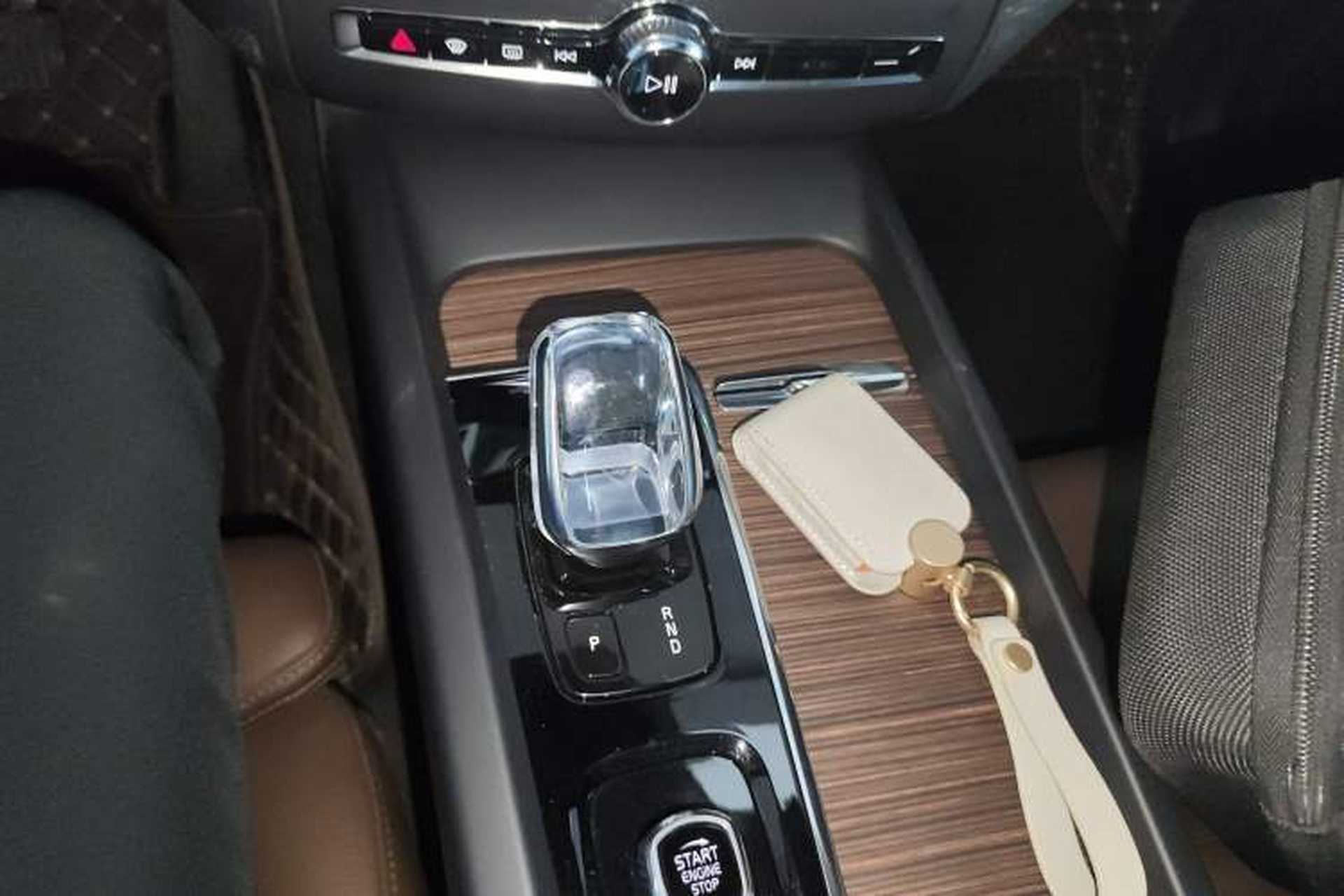 Used Volvo XC60 2022 B5 4x4 Zhiya Luxury Edition Gear Lever