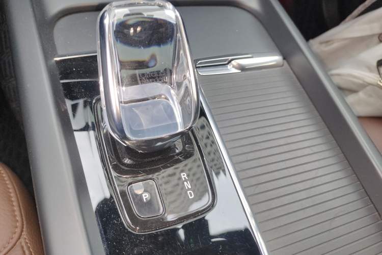 Used Volvo XC60 2022 B5 4x4 Zhiyi Luxury Edition Gear Lever