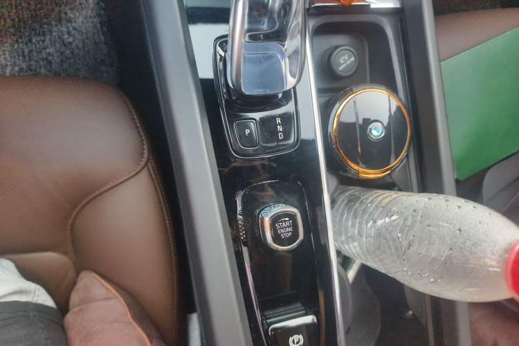Used Volvo XC60 2022 B5 4x4 Zhiyi Luxury Edition Gear Lever