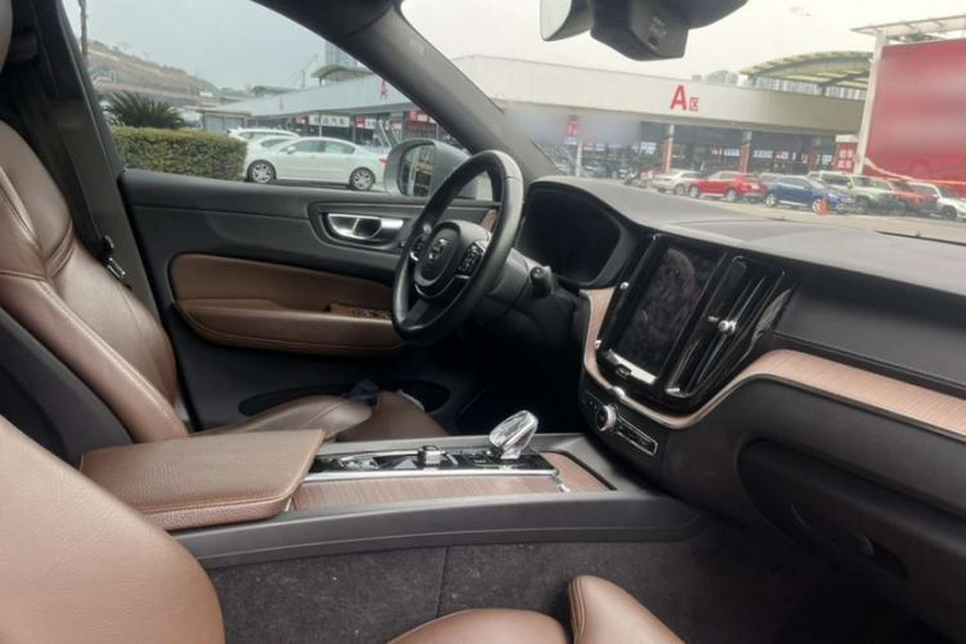 Used Volvo XC60 2022 B5 4x4 Smart Luxury Edition Interior 2
