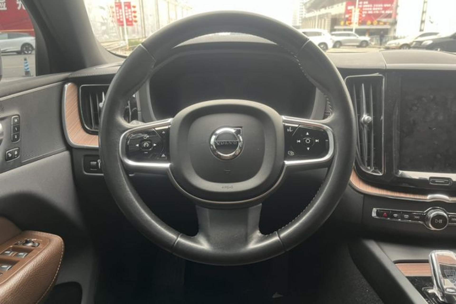 Used Volvo XC60 2022 B5 4x4 Smart Luxury Edition Interior 5