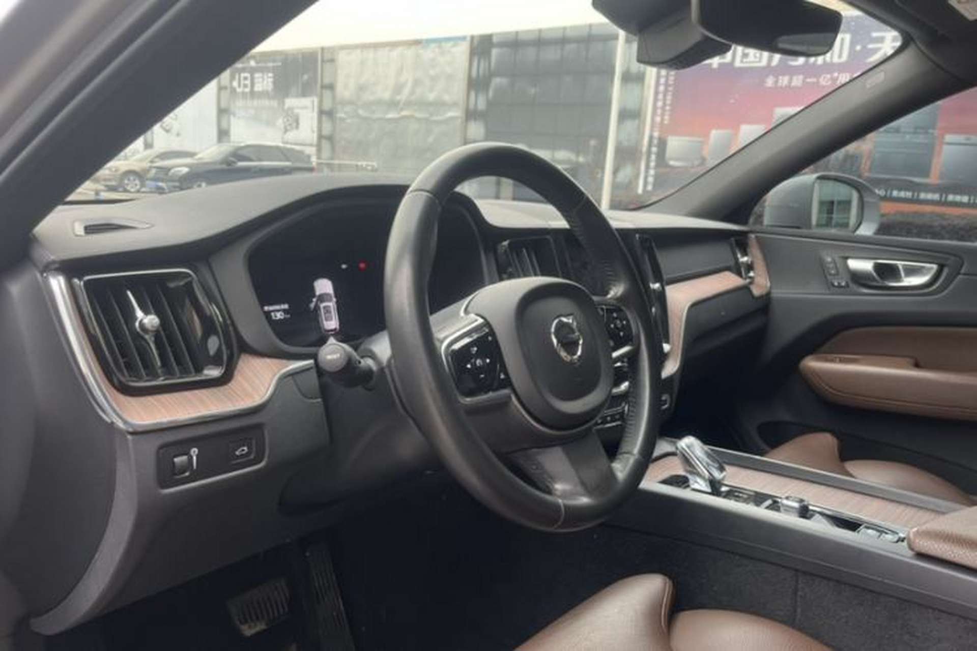Used Volvo XC60 2022 B5 4x4 Smart Luxury Edition Interior 6