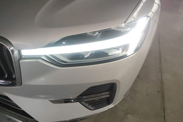 Used Volvo XC60 2022 B5 4x4 Smart Luxury Edition Left Front Headlight