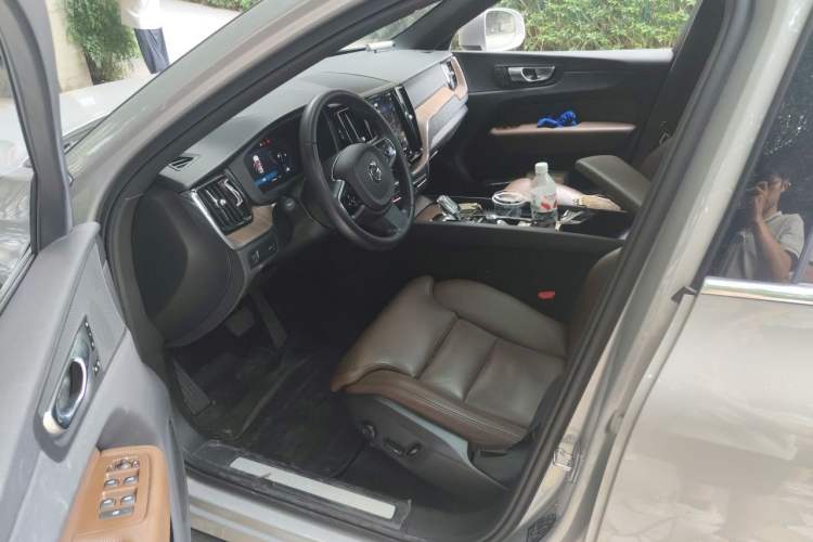 Used Volvo XC60 2022 B5 4x4 Smart Luxury Edition Left Front Seat